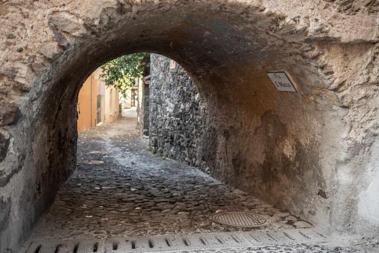 Domo Orise Alloggio In Pieno Centro Орозеи Екстериор снимка